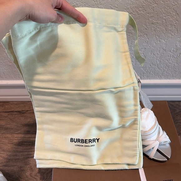 Burberry White Leather Split-Toe Hove Sandals Size 36EUR NWT - Picture 4 of 13